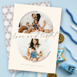 Minimalistische Semicircles Love & Light Hanukkah  Kaart<br><div class="desc">Deze unieke en stijlvolle vakantiekaart is voorzien van twee van uw favoriete foto's in een dubbele, bovenste en onderste halve sjabloon die is voorzien van gebogen minimalistische regels en een modern handschrift met de groet, 'liefde en licht' in het midden van de kaart. De familienaam en het jaar staan onderaan....</div>