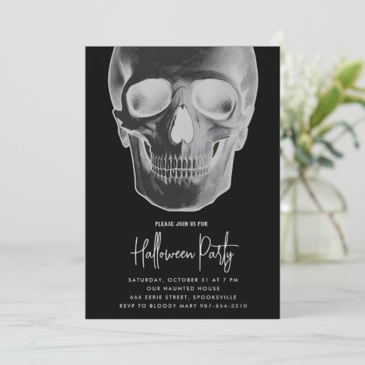 Minimalistische Skull Halloween Party uitnodiging (Staand voorkant)