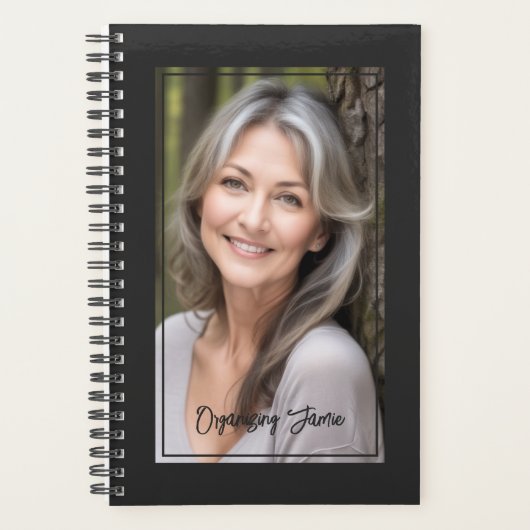 Minimalistische Soft Black gepersonaliseerde scrip Planner (Voorkant)