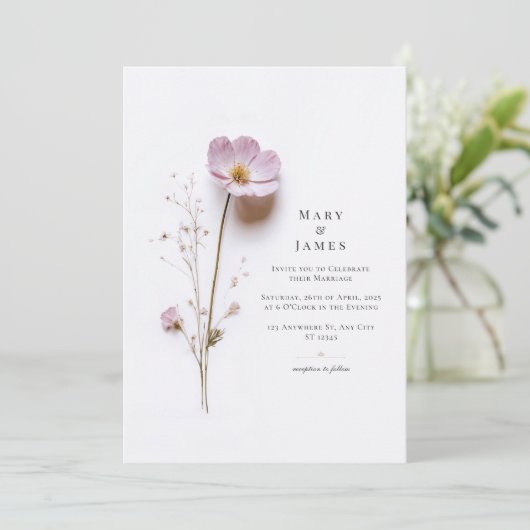 Minimalistische stijlvolle geperste bloem bruiloft kaart (Staand voorkant)