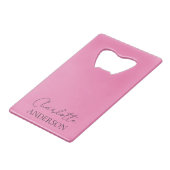 Minimalistische stijlvolle monogram naam roze creditkaart flessenopener (Voorkant Gekanteld)