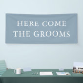 Minimalistische Stofblauwe Hier Komen de Bruidegom Spandoek (Beurs)