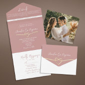Minimalistische stoffige roze bruiloft all in one uitnodiging