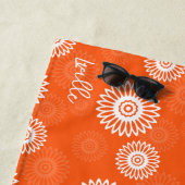 Minimalistische tangerine sinaasappel daisy floral strandlaken (In situ)