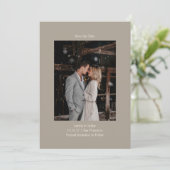 Minimalistische Taupe Elegant Wedding Custom Foto Save The Date (Staand voorkant)