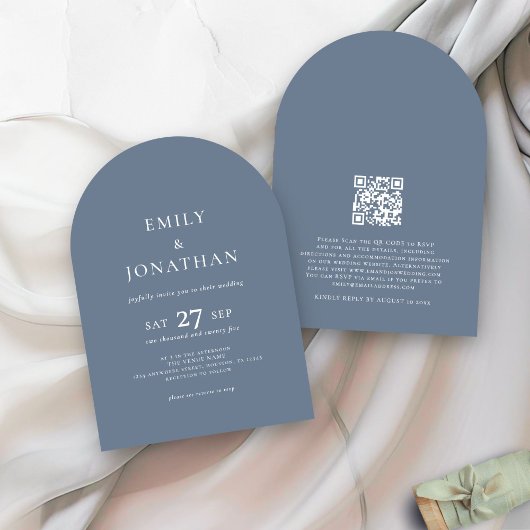 Minimalistische tekst QR-code Dusty Blue Arch Wedd Kaart