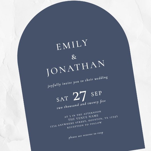 Minimalistische tekst QR-code Dusty Navy Arch Wedd Kaart