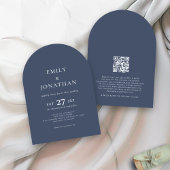 Minimalistische tekst QR-code Dusty Navy Arch Wedd Kaart