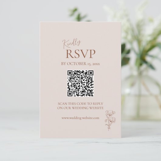 Minimalistische Terracotta Boho QR-code RSVP-kaart RSVP Kaartje (Staand voorkant)