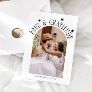 Minimalistische trouwfoto met 'Love & Gratitude' i Bedankkaart