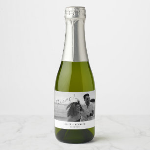 Minimalistische trouwfoto op label voor mousserend sparkling wijnetiket