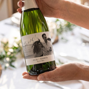 Minimalistische trouwfoto op label voor mousserend sparkling wijnetiket