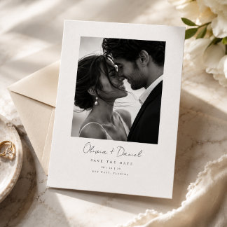 Minimalistische trouwkaart met één foto om de datu save the date