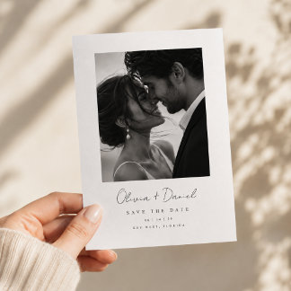 Minimalistische trouwkaart met één foto om de datu save the date