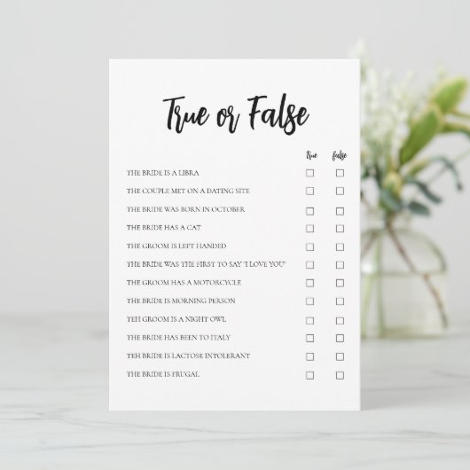 Minimalistische True of False Bruids Game Kaart (Staand voorkant)