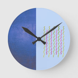 Minimalistische tweekleurige blauwe klok