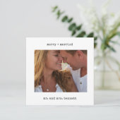 Minimalistische Typewriter Gelukkig Getrouwd Fotok Feestdagenkaart (Staand voorkant)