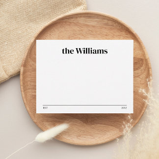 Minimalistische typografie gevestigde familienaam notitiekaartje
