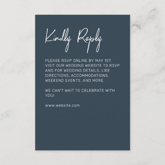 Minimalistische typografie Indigo Blue RSVP Kaartje (Voorkant)