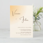 Minimalistische typografie lichte oranje trouwdag kaart (Staand voorkant)