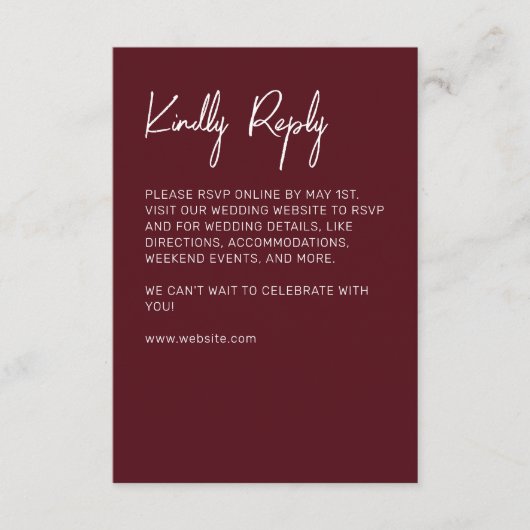 Minimalistische typografie Maroon RSVP Kaartje (Voorkant)