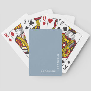 Minimalistische typografie met typemachine in de h pokerkaarten