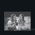 Minimalistische typografie-overlayfoto Hanukkah Feestdagenkaart<br><div class="desc">Minimalistische witte scripttypografie-overlayfoto vrolijk Hanukkah-vakantiewenskaart</div>