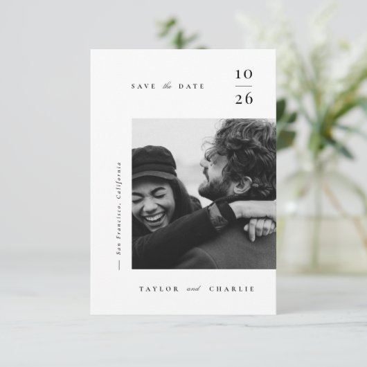 Minimalistische typografie save the date (Staand voorkant)