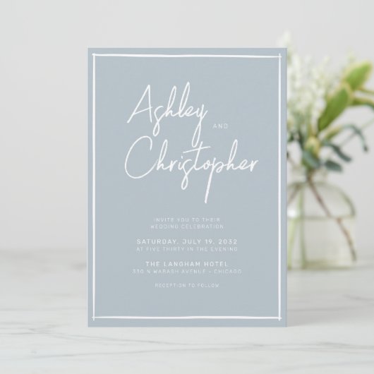 Minimalistische typografie Script Bord Blue Weddin Kaart (Staand voorkant)