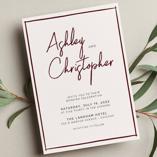 Minimalistische typografie Script Maroon Wedding Kaart