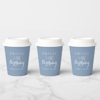 Minimalistische typografie verjaardagsfeest ontwer papieren bekers