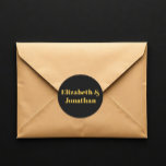 Minimalistische Typografie Wedding Ronde Sticker<br><div class="desc">Elegant minimalistisch huwelijk met gouden klassieke typografie.</div>