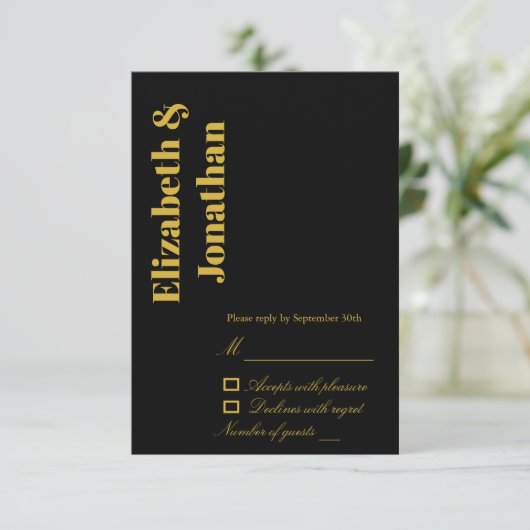 Minimalistische Typografie Wedding RSVP Kaartje (Staand voorkant)