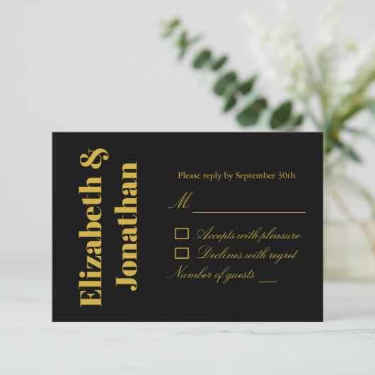 Minimalistische Typografie Wedding RSVP Kaartje (Staand voorkant)