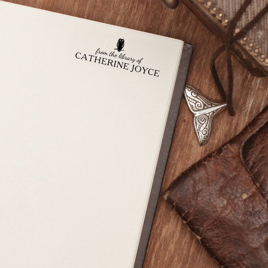 Minimalistische uil uit de bibliotheek van het boe rubberstempel