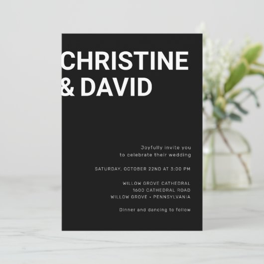 Minimalistische uitnodiging in zwarte en witte let (Staand voorkant)