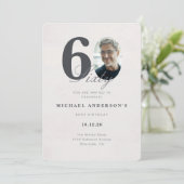 Minimalistische uitnodiging voor 60e verjaardag (Staand voorkant)