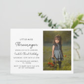 Minimalistische uitnodiging voor derde verjaardag (Staand voorkant)