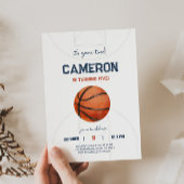 Minimalistische uitnodiging voor een basketbalverj
