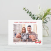 Minimalistische vakantie zwangerschapsaankondiging feestdagenkaart (Staand voorkant)