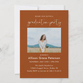 Minimalistische verbrande oranje eindexamen uitnod kaart (Achterkant)