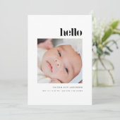 Minimalistische Vetgedrukte "Hallo" 5-Foto Baby Ge Aankondiging (Staand voorkant)