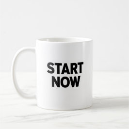 Minimalistische vetgedrukte start nu tekst koffiemok