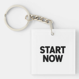 Minimalistische vetgedrukte start nu tekst sleutelhanger