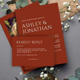 Minimalistische vetgedrukte tekst markeert bruilof RSVP kaartje