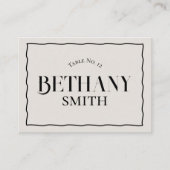 Minimalistische Wavy Edge Modern Serif bruiloft Plaatskaartje (Voorkant)