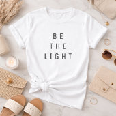 Minimalistische wees het licht tekst wit t-shirt