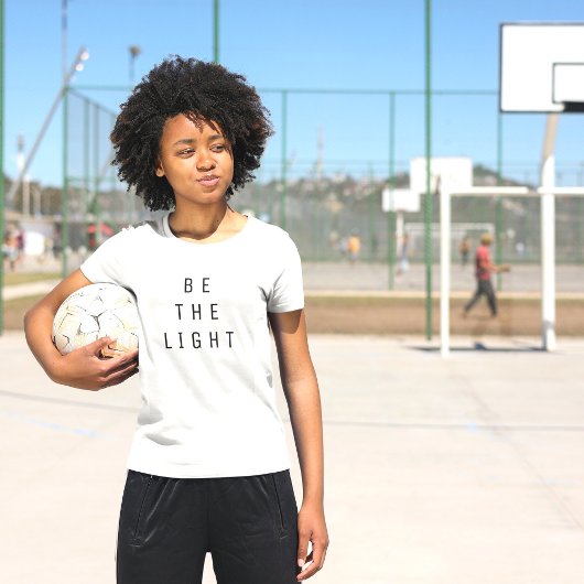 Minimalistische wees het licht tekst wit t-shirt