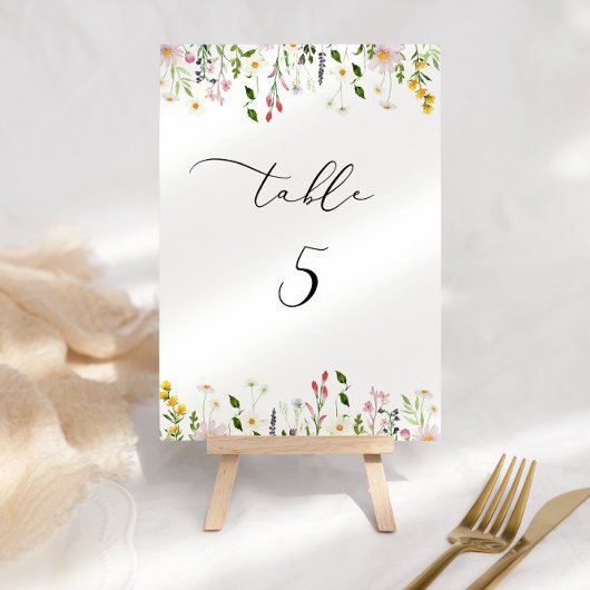Minimalistische wilde bloemen tafelnummer