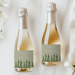 Minimalistische Winter Snowy Pine Tree Forest Wedd Sparkling Wijnetiket